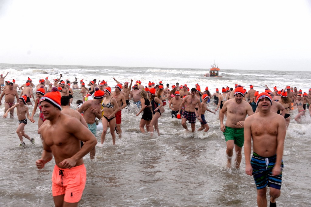 ../Images/Nieuwjaarsduik Nederzandt 2018 079.jpg